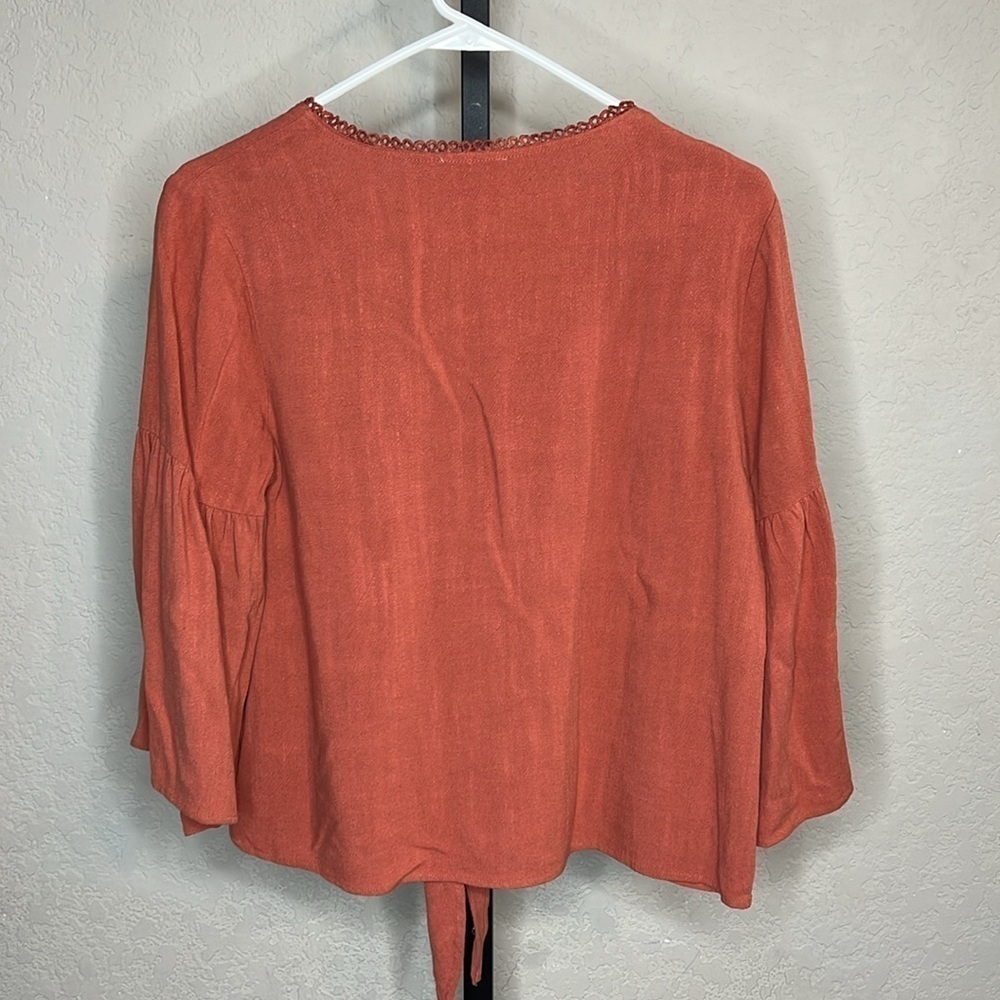 064 - Everly NWOT Coral Long Sleeve Crop, Size Small - Picture 5 of 6